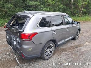 2017 Mitsubishi Outlander image 3