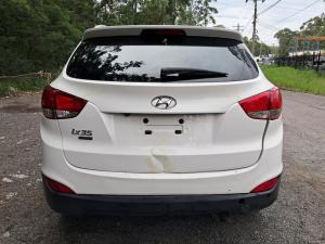 2014 Hyundai image 3
