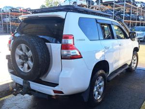 2015 Toyota Land Cruiser Prado GDJ150R image 3