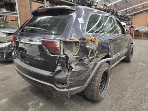 2011 Jeep Grand Cherokee 3.6L AUTO 5SPD AWD LAREDO WK image 3