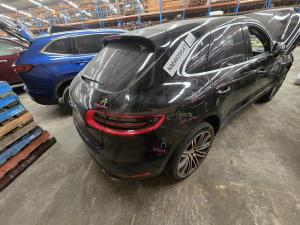 2017 Porsche Macan 3.0DT CTBA AUTO 7SPD 4WD S TDI image 3