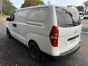 2013 Hyundai image 3