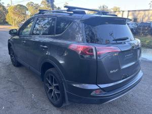2017 Toyota Rav4 image 3
