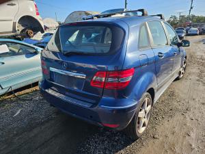 2010 Mercedes Benz B200 image 3