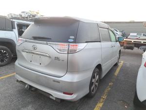 2011 Toyota Estima image 3