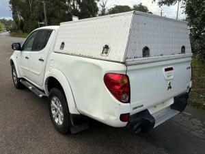 2015 Mitsubishi Triton image 3