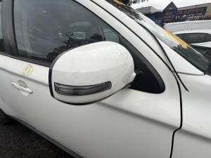 2013 Mitsubishi Outlander image 3