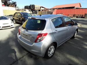 2011 Toyota Yaris YR image 3