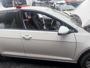 2015 Volkswagen Golf image 3