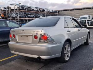 1999 Lexus Is image 3