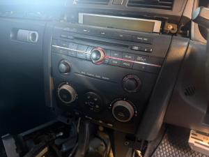2004 Mazda 3 image 3