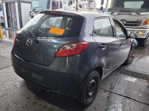 2010 Mazda 2 DE image 3