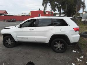 2014 Chrysler Grand Cherokee LAREDO 4X2 image 3