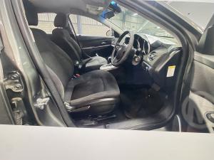 2011 Holden Cruze JH image 3