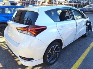 2015 Toyota Corolla ZRE182R image 3