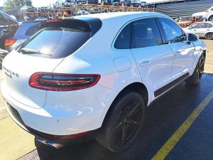 2016 Porsche Macan 95B image 3