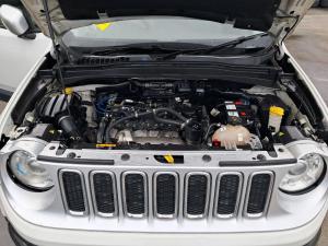 2015 Jeep Renegade BU image 3