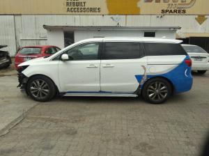 2015 Kia Carnival YP image 3