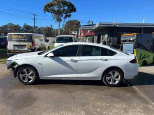 2020 Holden Commodore VB image 3