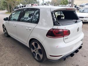 2011 Volkswagen Golf image 3