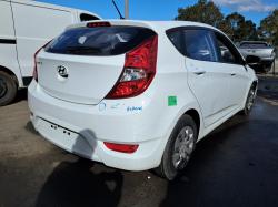 2015 Hyundai Accent RB image 3