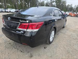 2015 Toyota Crown AWS210 image 3