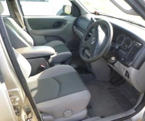 2004 Mazda Tribute image 3