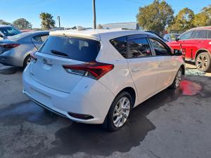 2017 Toyota Corolla ZRE182R image 3