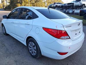 2016 Hyundai Accent image 3
