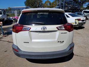 2014 Toyota Rav4 XA40 image 3