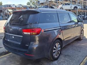2015 Kia Carnival YP image 3