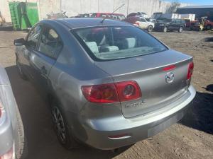 2005 Mazda 3 image 3