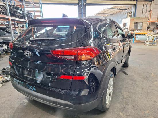 hyundai tucson RIGHT HEADLAMP 