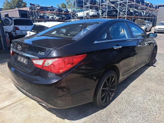 hyundai i45 LEFT REEAR DOOR 