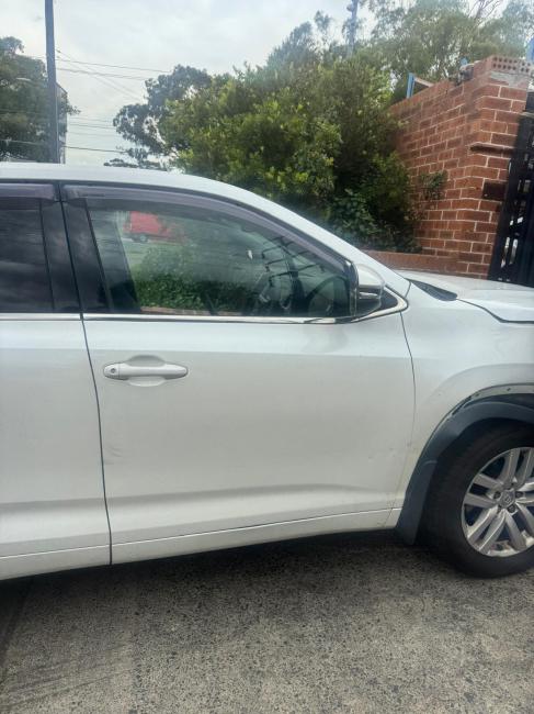 toyota Kluger GSU50R Aug 2015 Parts & Wrecking