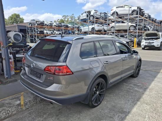 volkswagen Golf 2016 LEFT REAR DOOR 