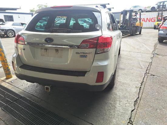 subaru Outback B5A Nov 2010 GRILLE 