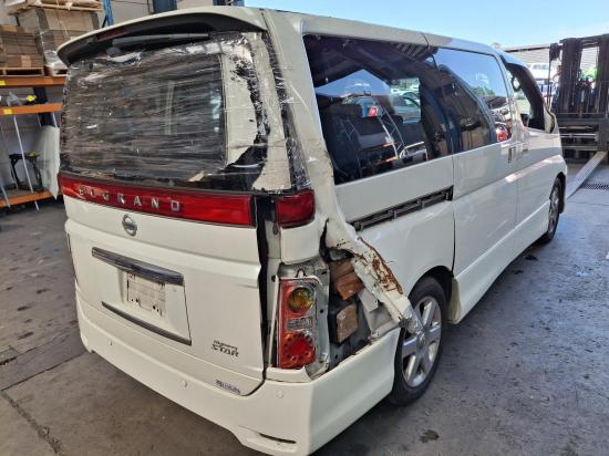 nissan elgrand RIGHT HEADLAMP 