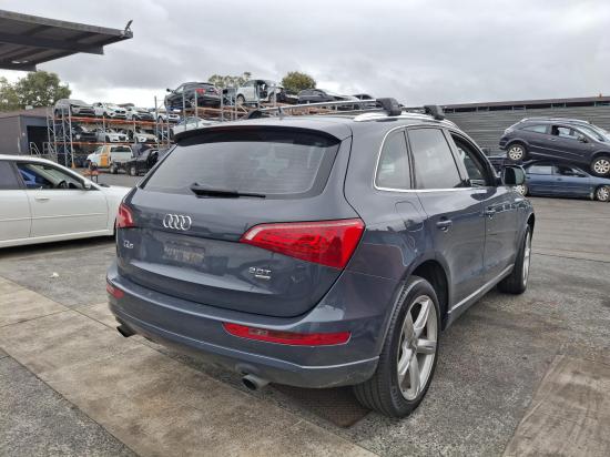 audi Q5 8R Nov 2011 LEFT GUARD 