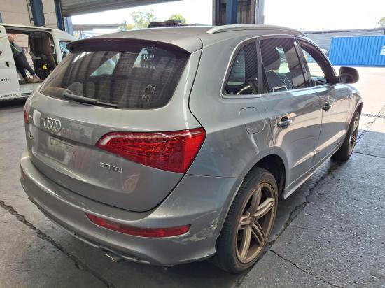 audi Q5 8R Oct 2011 RIGHT GUARD 