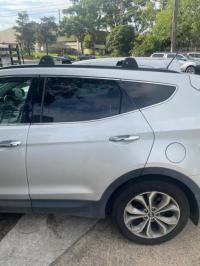 2014 Hyundai Santa Fe image 4