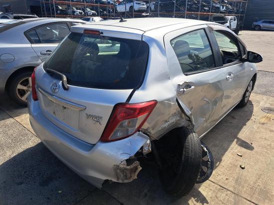 toyota Yaris NCP130R Nov LEFT DOOR MIRROR 