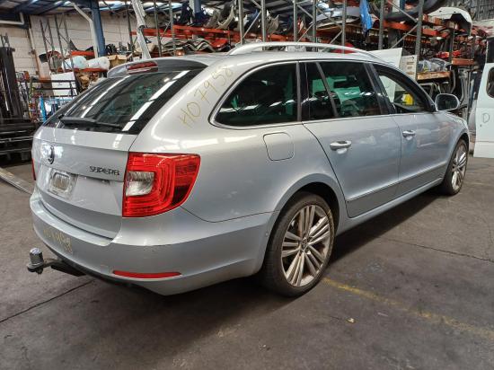 skoda Superb 2014 LEFT REAR DOOR 