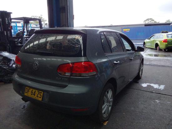 volkswagen Golf A6 Feb 2009 RIGHT GUARD 