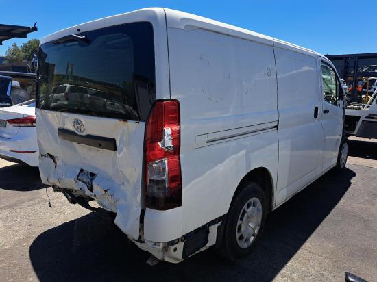 toyota Hiace GDH300R Jul 2020 LEFT FRONT HUB ASSEMLBLY 