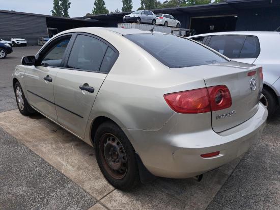mazda 3 BONNET 