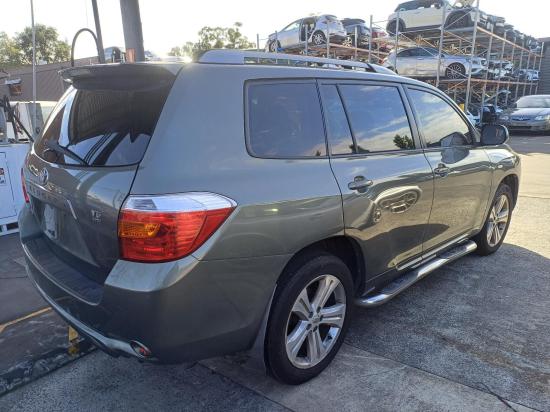 toyota Kluger RIGHT GUARD 