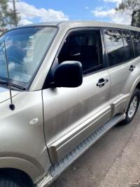 2004 Mitsubishi Pajero image 4