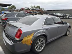 Chrysler 300c image 4