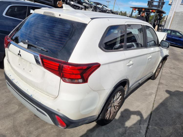 mitsubishi Outlander ES 7 SEAT ZL 2020 Parts & Wrecking